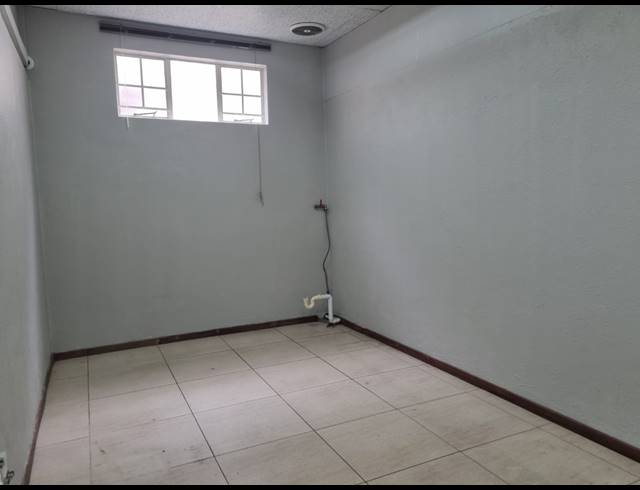 131M² OFFICE TO LET IN SONHEUWEL